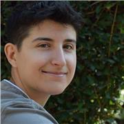 Profesor de italiano enfocado en la práctica de la expresión